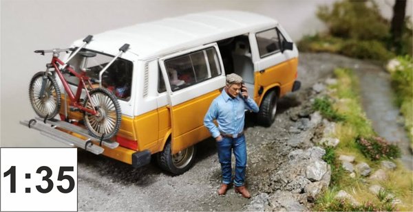Zivile Modellbau Figuren im Maßstab 1:35. Hochwertige Resin Miniaturen für ein Diorama. Günstige Modelle erwerben und schnelle Lieferung erwarten.