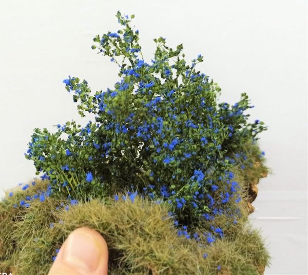 Blumiger grüner Busch mit blauen Blüten Kit pro - DioramaPresepe FM076